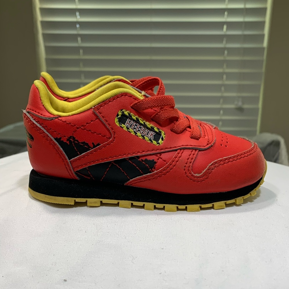 Reebok Unisex Classic Leather Jurassic Park Sneaker Toddler Size  6